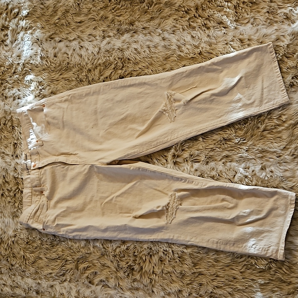 Universal thread size 18 white jeans